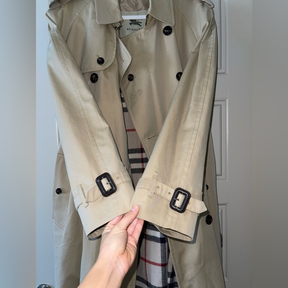 BURBERRY TRENCH COAT - Picture 15 of 17